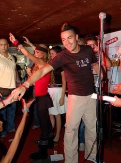 :uimit:  :uimit: rebelde in spania